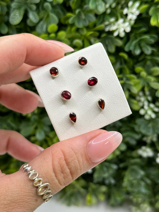 Garnet stud earrings S925