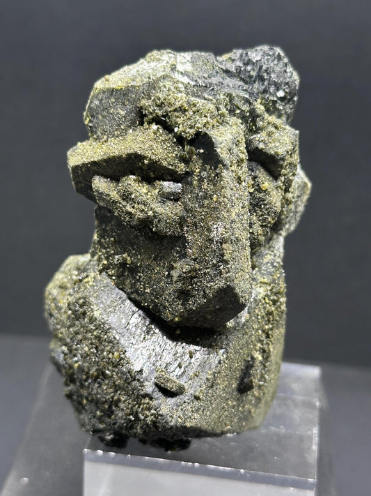 Epidote pseudo-octahedral, Balochistan, Pakistan